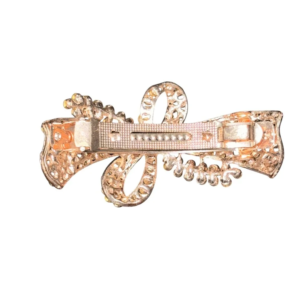 Unbranded ornate bow